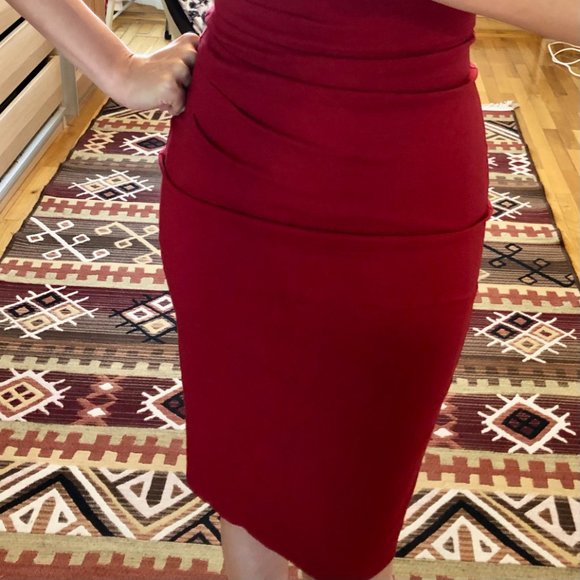 *NWT* Red V-Neck Sleeveless Fitted Dress - Made in Canada - XXS - Picture 5 of 16